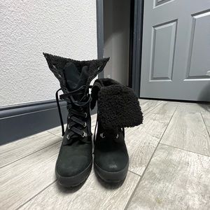 Women’s Timberland boots.   Barely worn great condition fit like an 8 or 8.5.